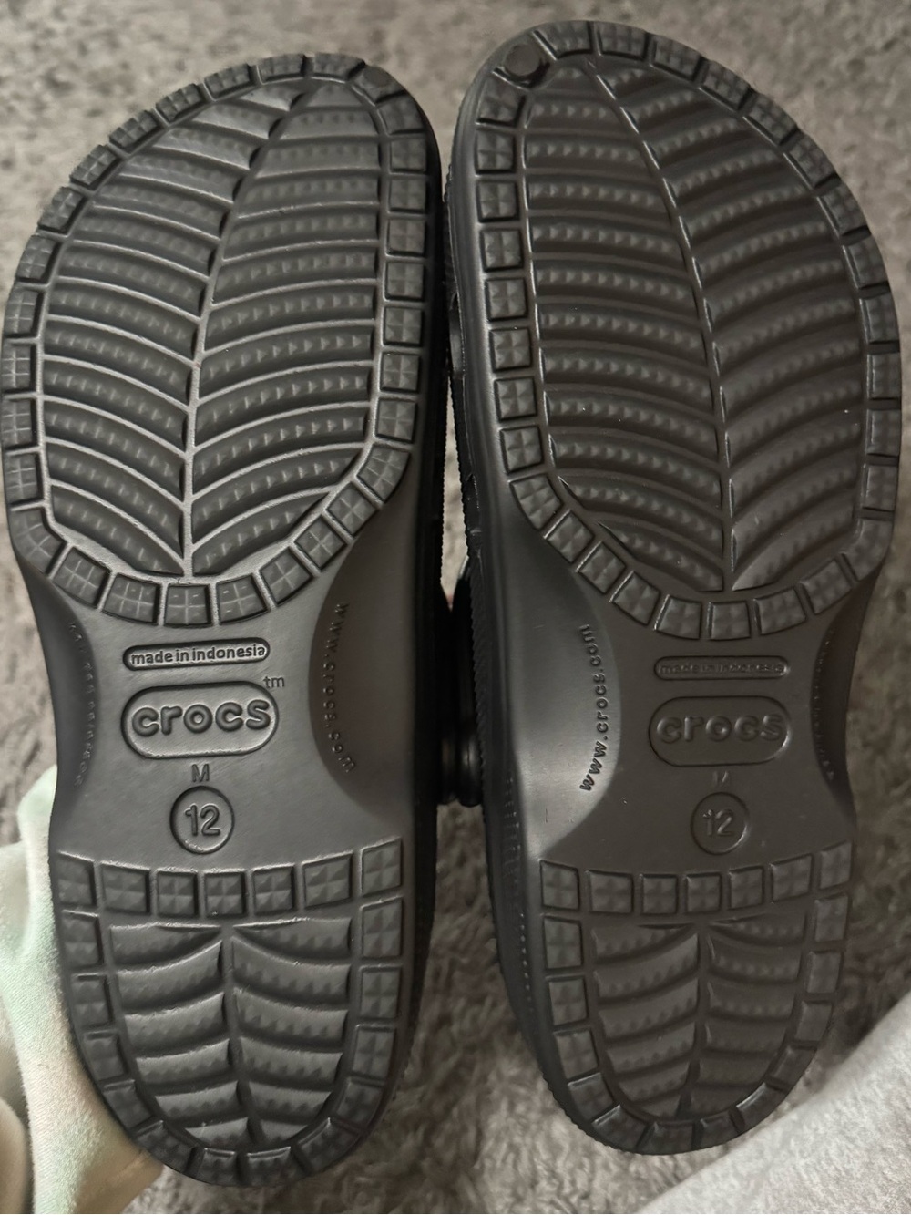 CROCS Classic Clog in Black - Picture 3 of 5